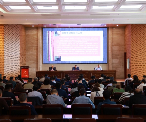 稳扎稳打，，，，，，持续开拓奋进；；；；；；；； 思路创新，，，，，，力求优质发展